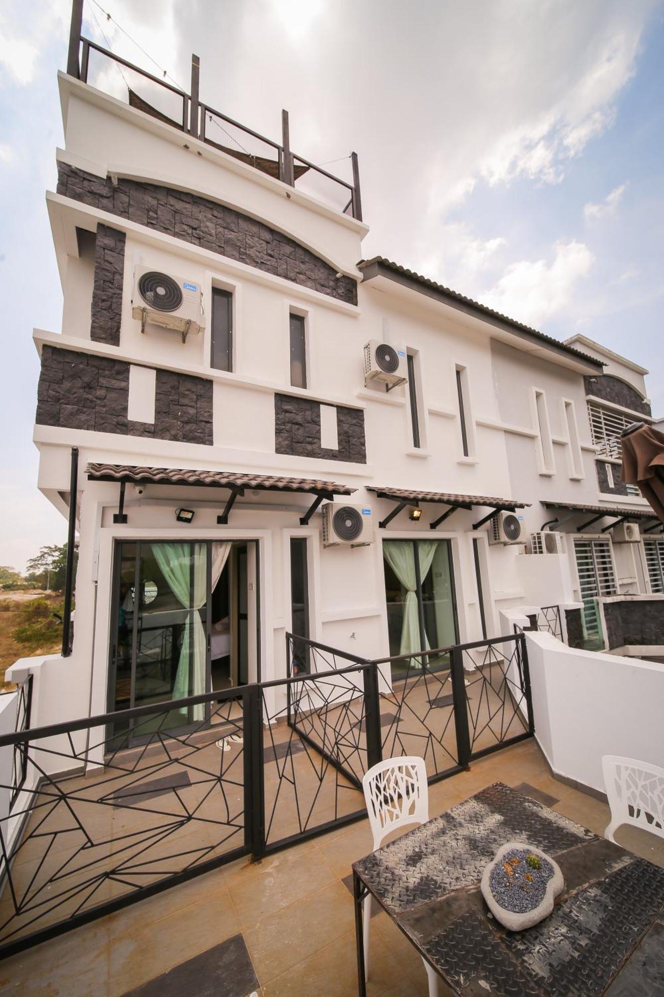 The Best Hotel In Bayan Lepas - The Lov Penang Zewnętrze zdjęcie